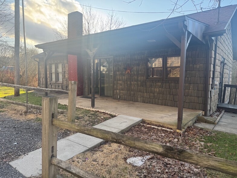 Building Photo - 1951 Route 481