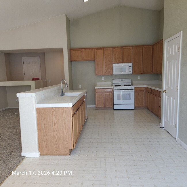 Building Photo - 916 Sawyer Way