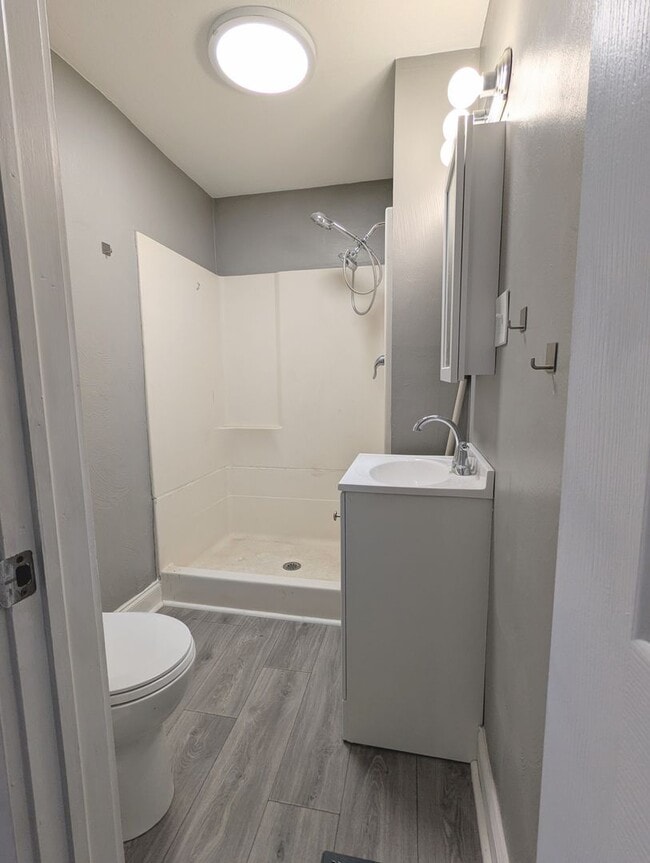 Building Photo - Spacious 4 Bedroom 2 Full Bathroom Home (Perry South)