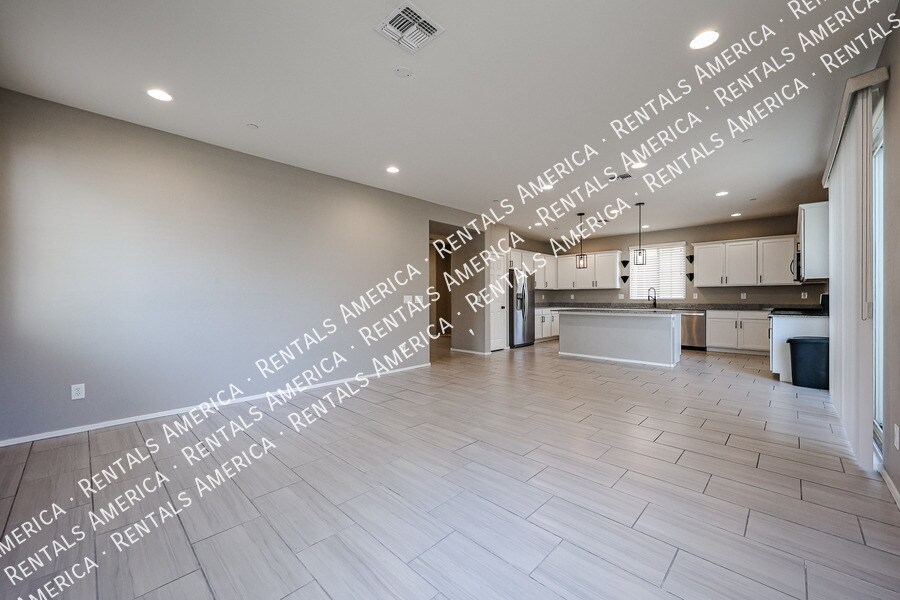 Building Photo - 257 N 56th Pl