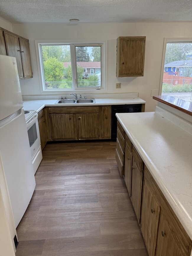 Building Photo - 100 B St