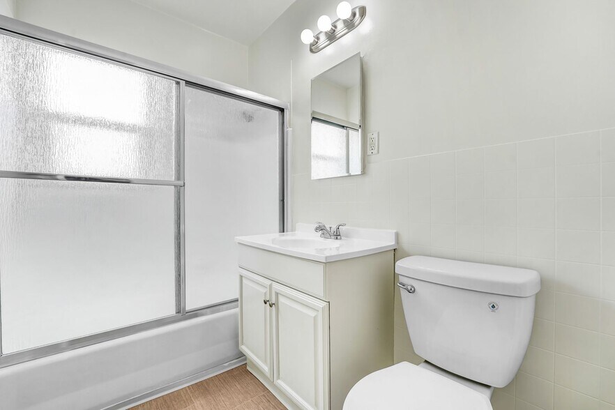 Building Photo - Washington Blvd. Marina Apartments - near Abbot Kinney!