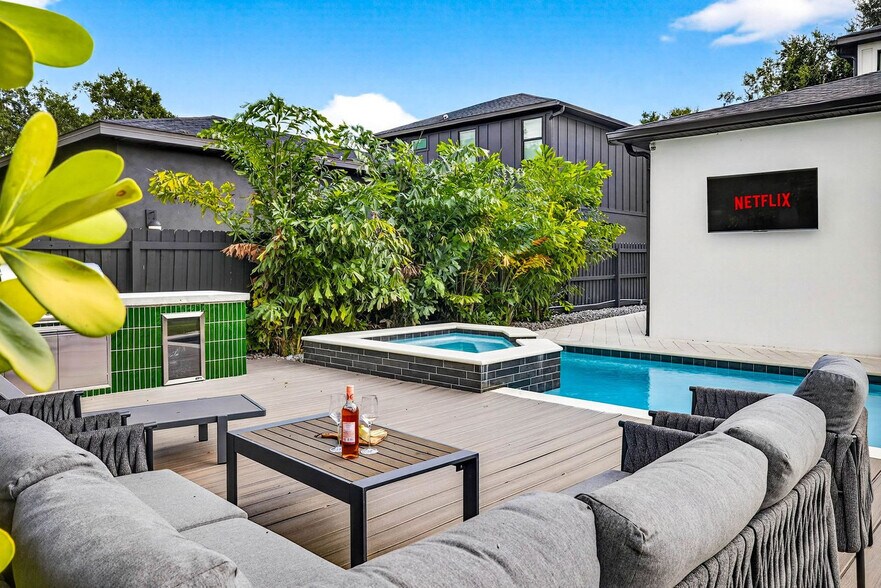 Building Photo - 1200 E Jean St