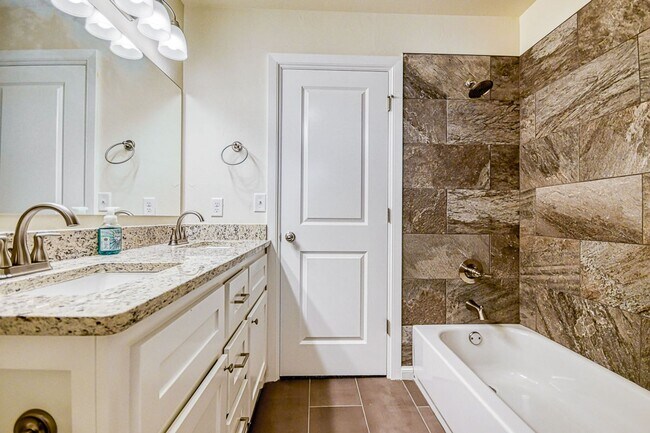 Building Photo - 3100 Pebble Pond Dr