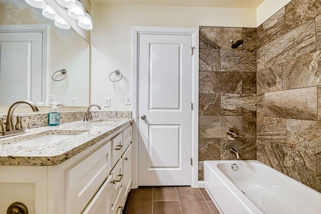 Building Photo - Beautiful Newer Construction Home in Stone Lake!