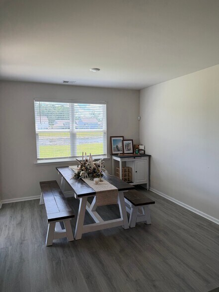 Building Photo - 445 Rye Crk Cir