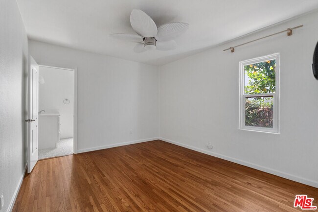 Building Photo - 4031 Edenhurst Ave
