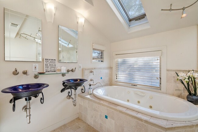 Building Photo - Executive Westside Paso Robles Home