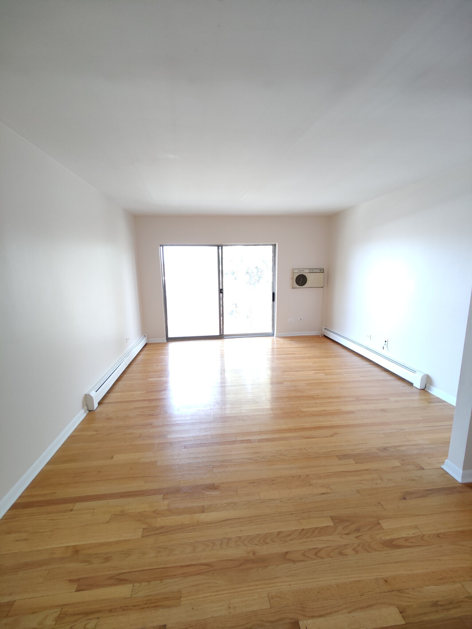 Living room - 1283 E Washington St