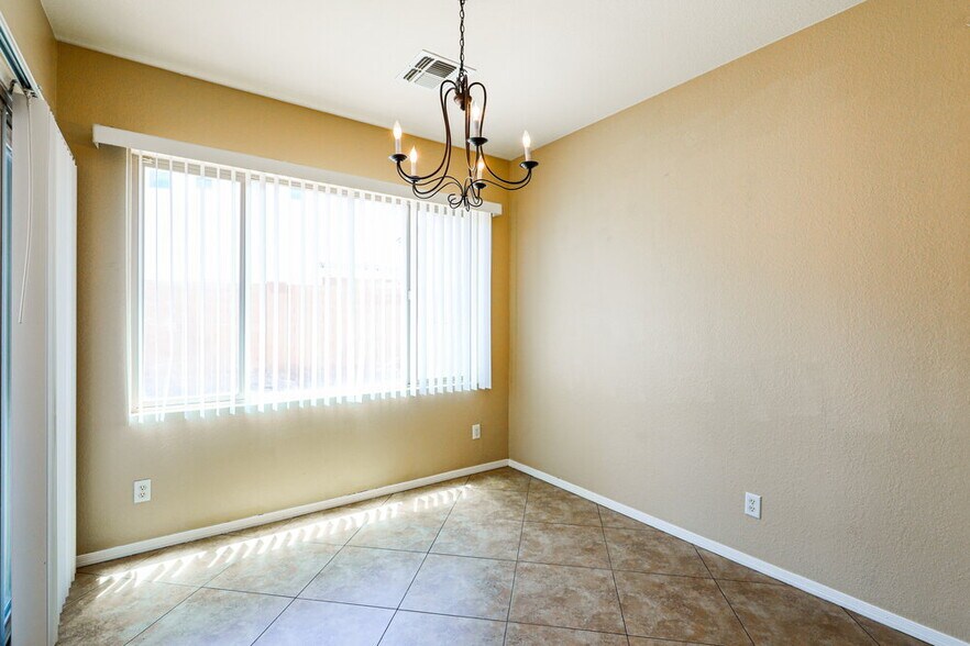 Building Photo - 120 E Calle Del Rondador