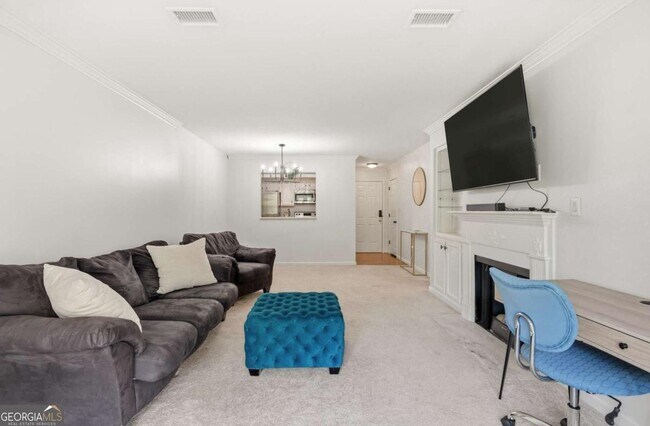 Building Photo - 24307 Plantation Dr NE