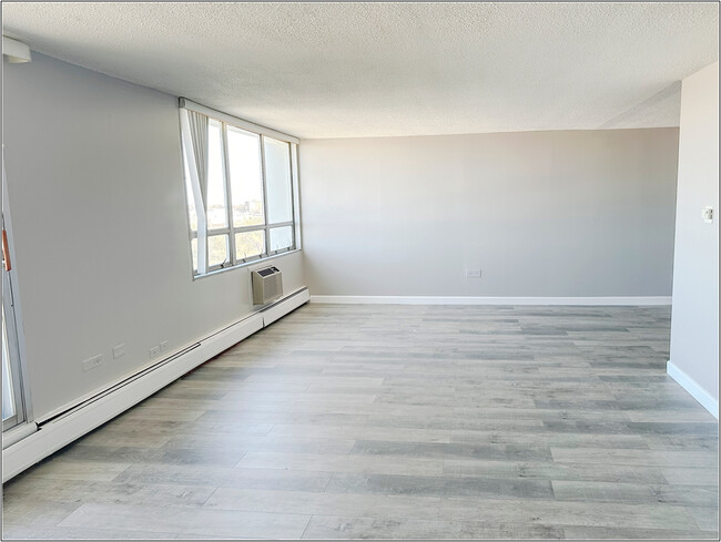 Building Photo - 8801 W Golf Rd