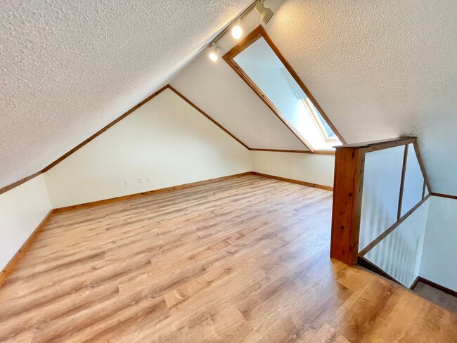 Building Photo - 3723 Shelburne Rd