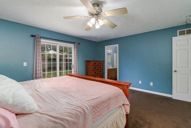 Building Photo - 1622 Iowa St