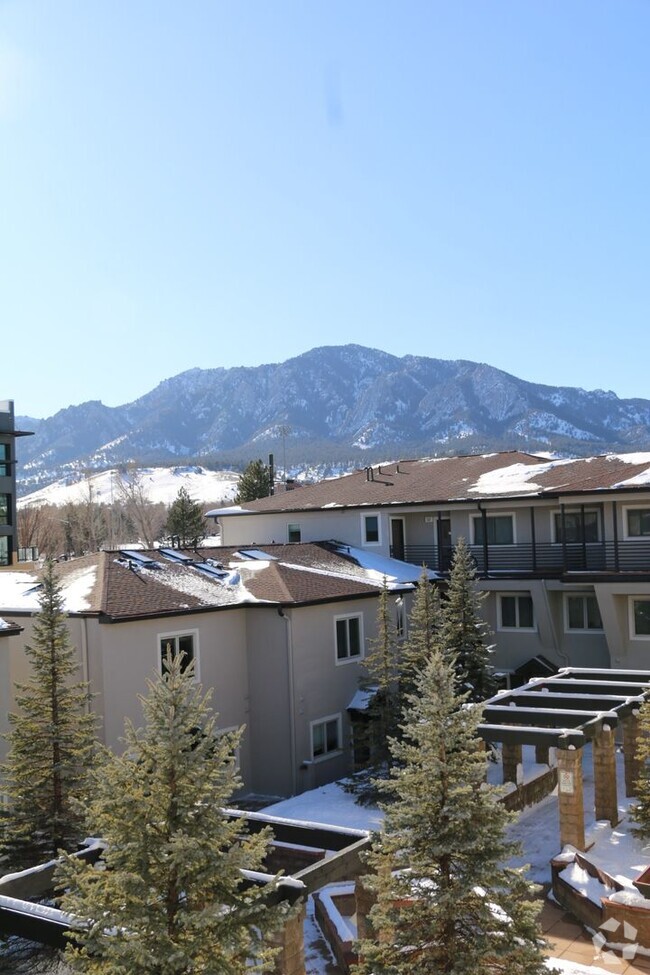 Building Photo - 4 Bedroom Condo Next to CU Campus - Availa...