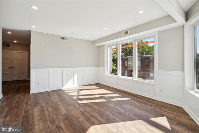 Building Photo - 3801 Hamilton St