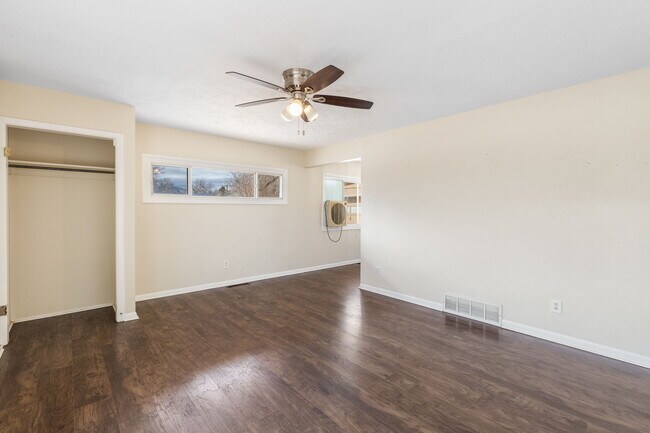 Building Photo - 2204 Cooper Ave