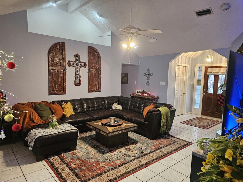 Building Photo - 5523 Timber Trace St