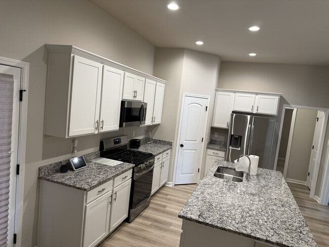 Building Photo - Spacious 4BR, 2BA Home in coveted Cambre Oaks Subdv - Gonzales