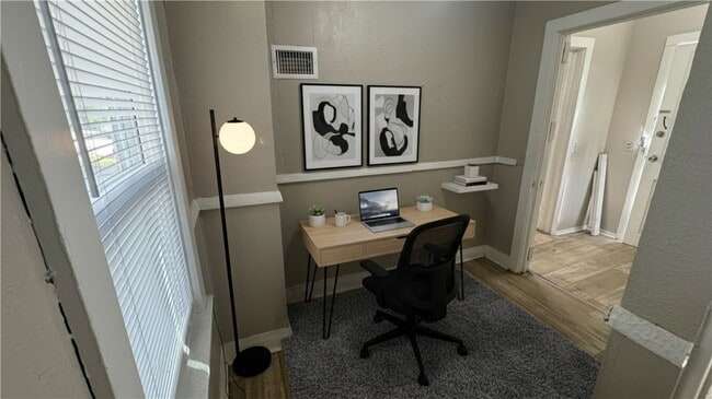 Building Photo - 57 Ferncliffe Dr