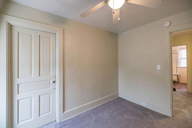 Building Photo - 735 W 26th St