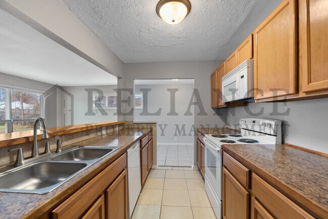 Building Photo - 5110 E Pawnee St