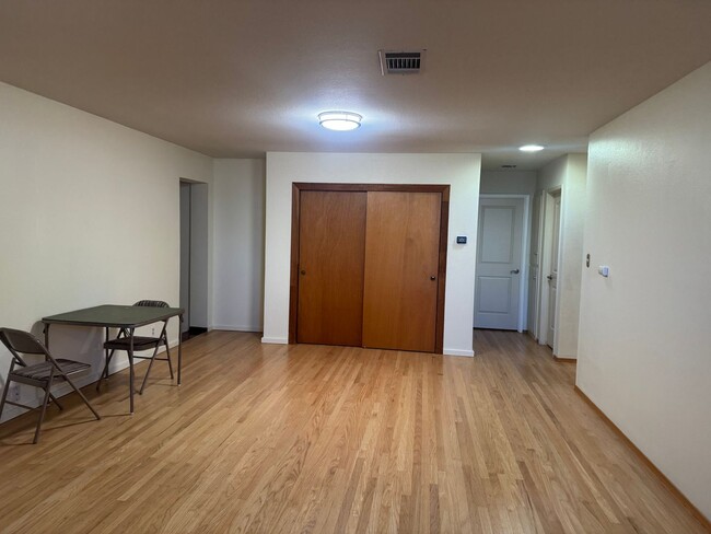 Building Photo - 519 San Remo St