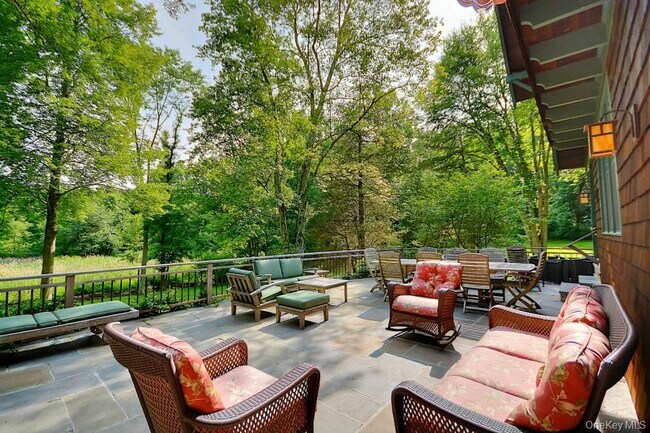 Building Photo - 16 Old Post Rd