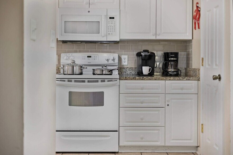 Building Photo - 113A S Yaupon Dr