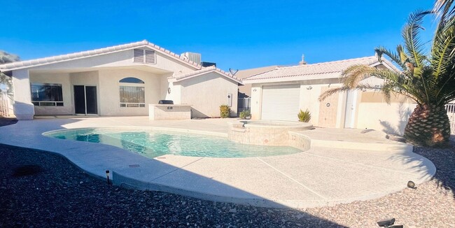 Building Photo - Unfurnished Long Term Pool Home