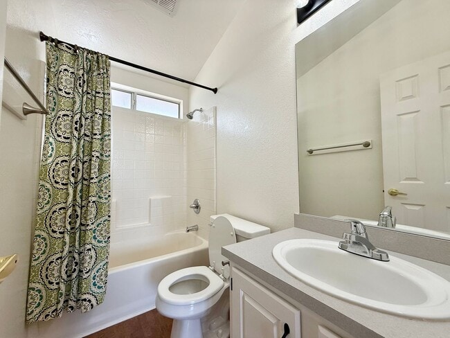 Building Photo - Charming 2-Bedroom Home with Office & Lake...