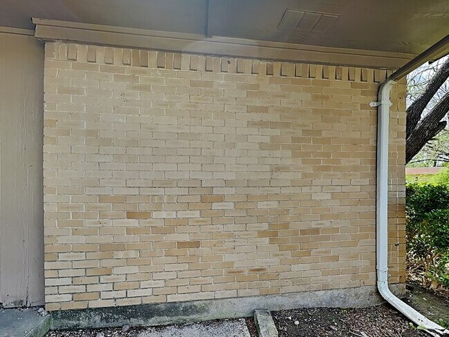 Building Photo - Heart of Garland Dream Home!