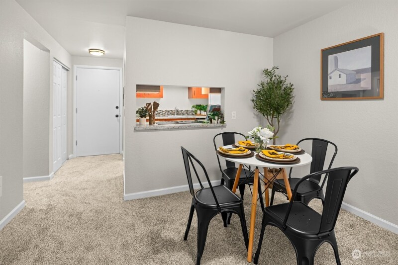 Building Photo - 8911 Holly Dr