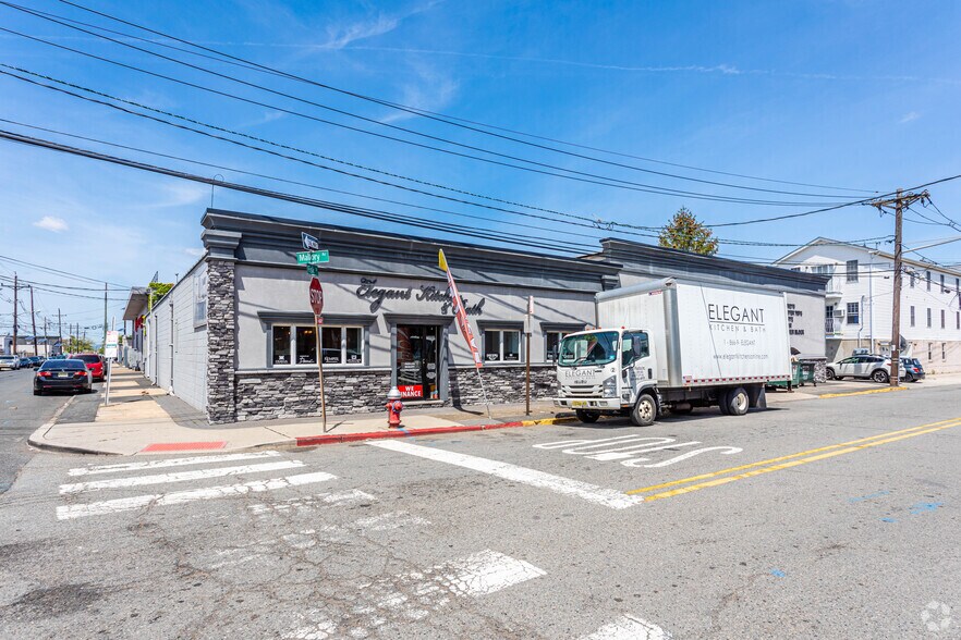 Primary Photo - One Mallory