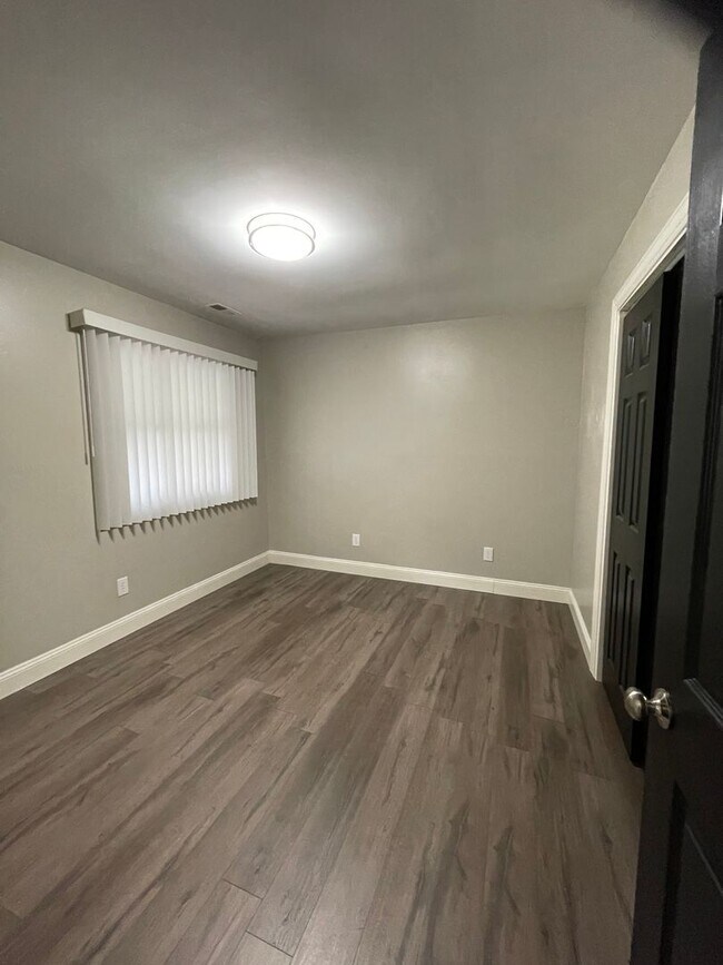 Building Photo - 5513 Gondolier Dr