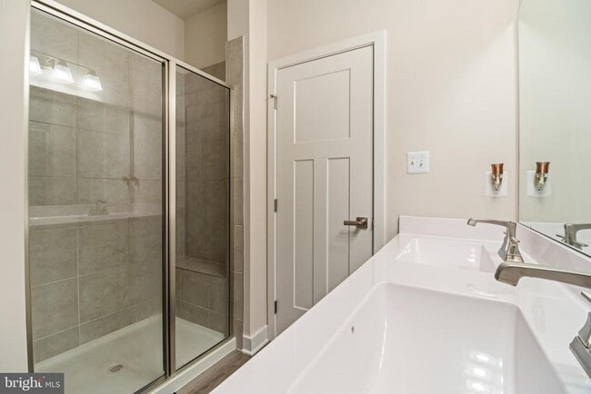 Building Photo - 646 Lakemont Dr