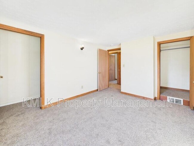 Building Photo - 444 7th St