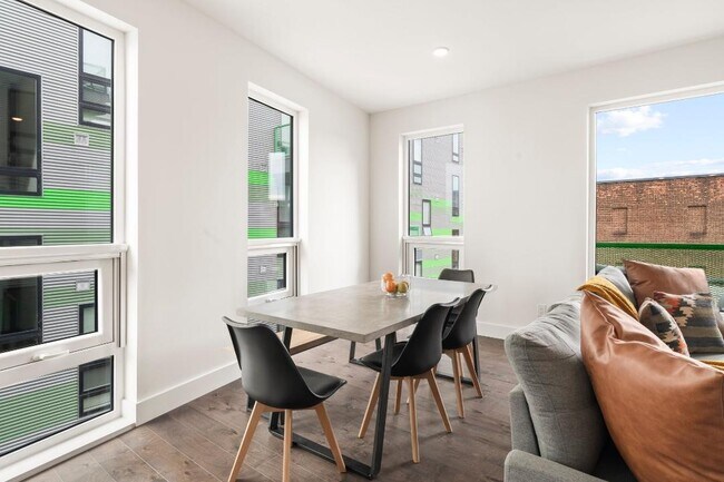 Building Photo - 1501 N 31st St