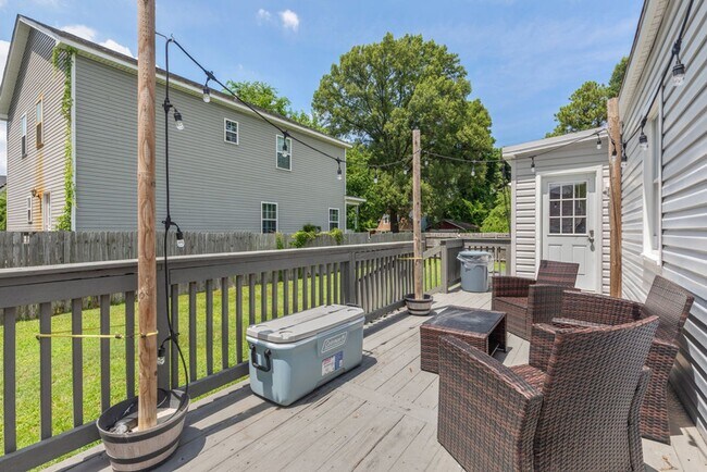 Building Photo - Welcome to this beautifully maintained 4-b...
