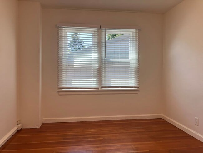Building Photo - Charming Three Bedroom Home in Central Salem