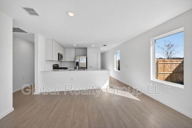 Building Photo - 10647 Nye St