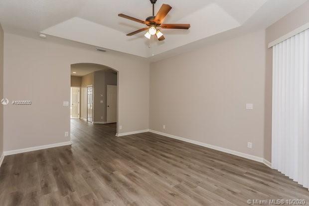 Building Photo - 2560 Jardin Manor