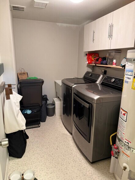 LG smart washer dryer - 6337 Hillman Pl NE