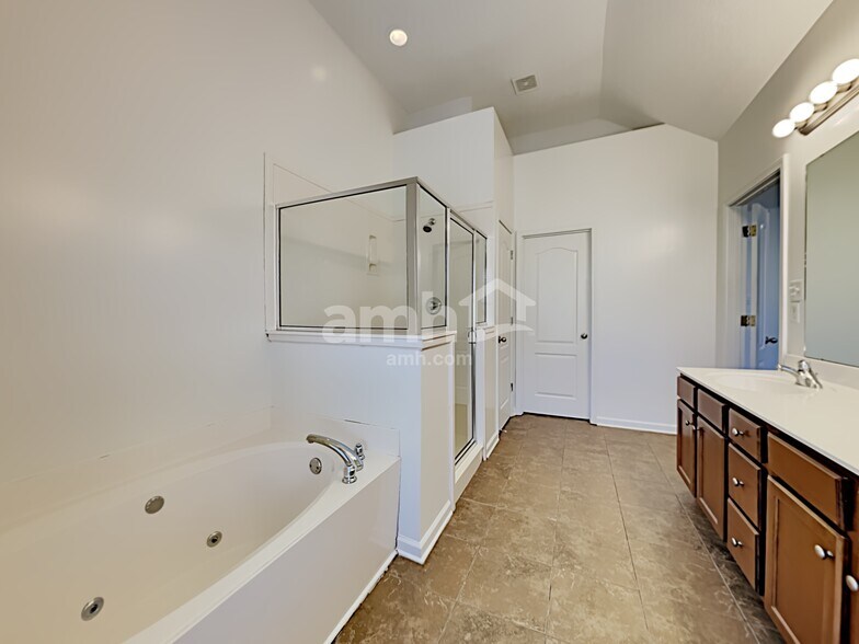Building Photo - 10242 Spruce Grove Ln