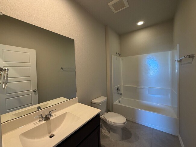 Building Photo - 4875 Mount Salas St NE