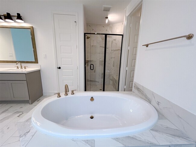 Building Photo - 29847 Longleaf Grv Ln