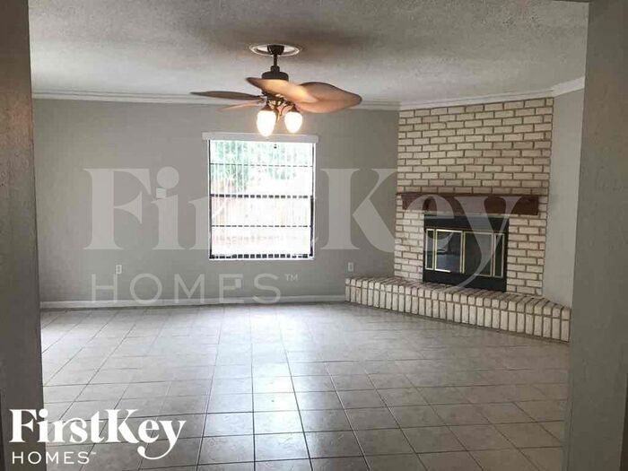 Building Photo - 8275 Jacaranda Ave