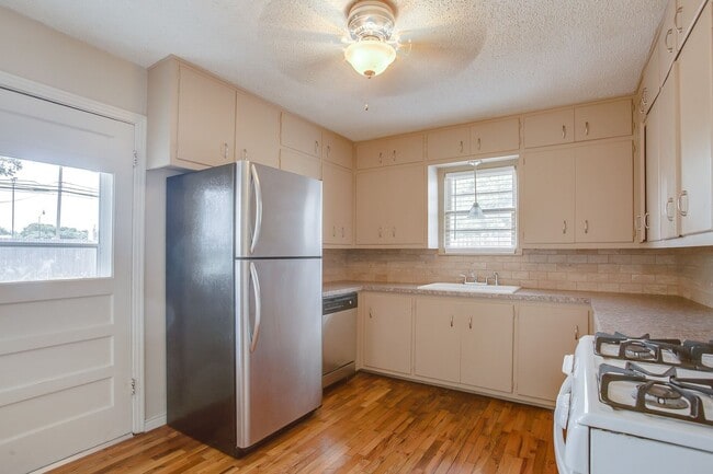 Building Photo - Pre Leasing for fall 2026! 2/1 in Tech Terrace