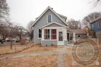 Building Photo - Cute 2 Bedroom House In South Omaha