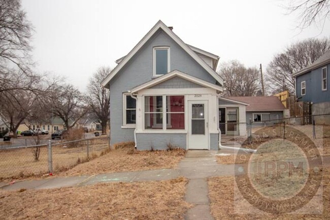 Primary Photo - Cute 2 Bedroom House In South Omaha